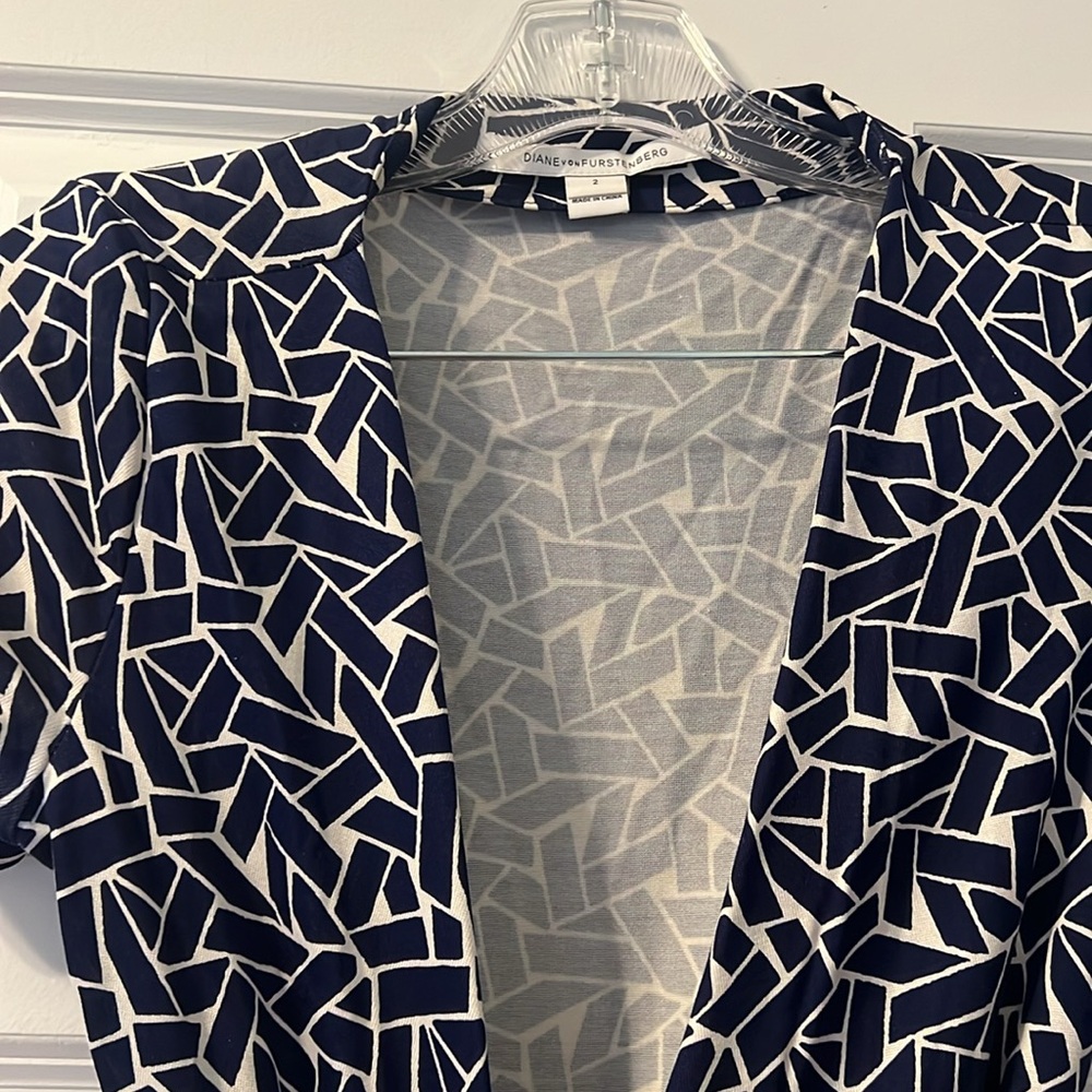 DVF Womens Wrap Dress Knee Length Midi Size 2 Like New